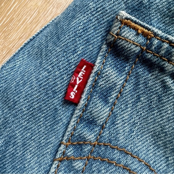 Levi's Wedgie Straight Jeans in Authentically Yours Wash Shredded - Size 25 - Picture 13 of 16